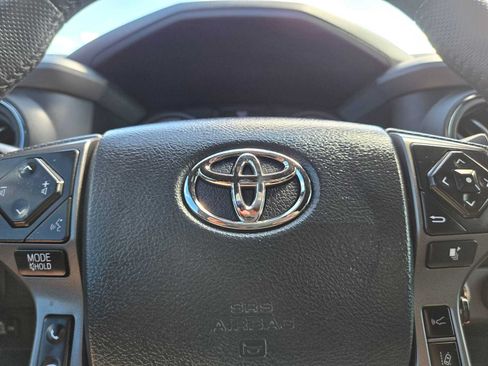 Used 2020 Toyota Tacoma TRD Off-Road AWD/4WD image 27