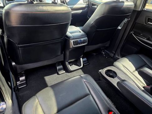 Used 2019 Toyota Highlander Limited Platinum AWD/4WD image 38