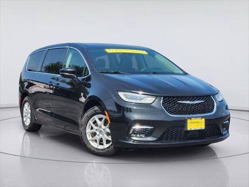 Certified 2023 Chrysler Pacifica Touring-L FWD image 1