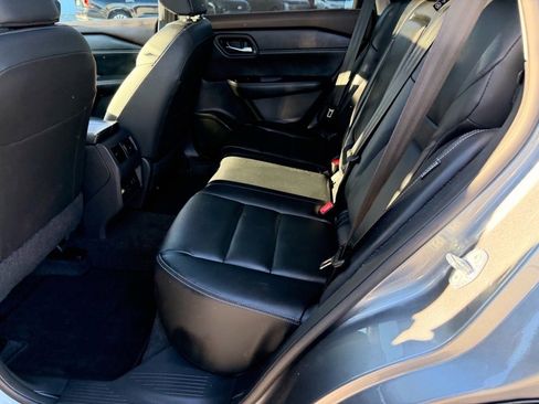 Used 2023 Nissan Rogue SL w/ SL Premium Package image 8