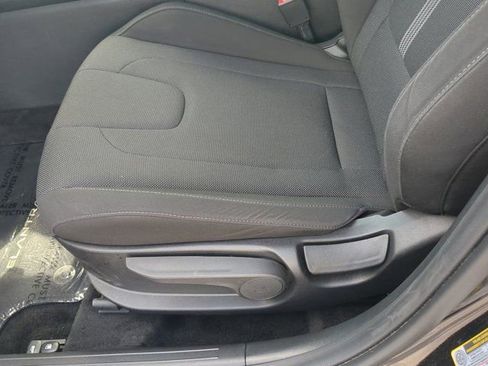 Used 2025 Hyundai Elantra SE FWD image 17