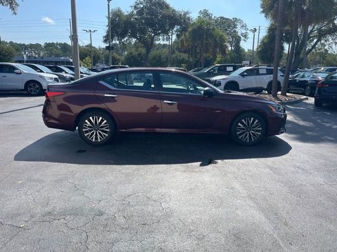 Used 2025 Nissan Altima 2.5 SV FWD image 6