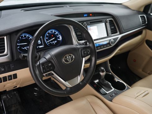 Used 2015 Toyota Highlander Limited image 23