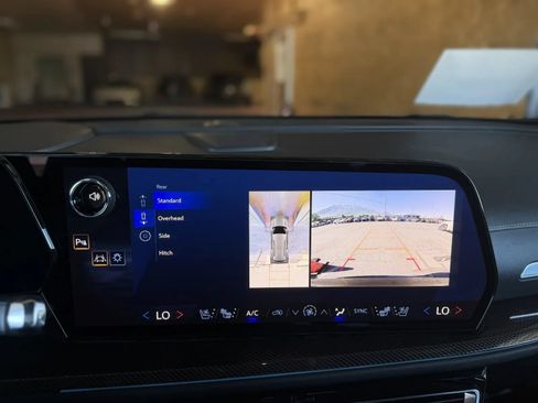 Used 2025 Chevrolet Traverse High Country w/ LPO, Floor Liner Package AWD/4WD image 35