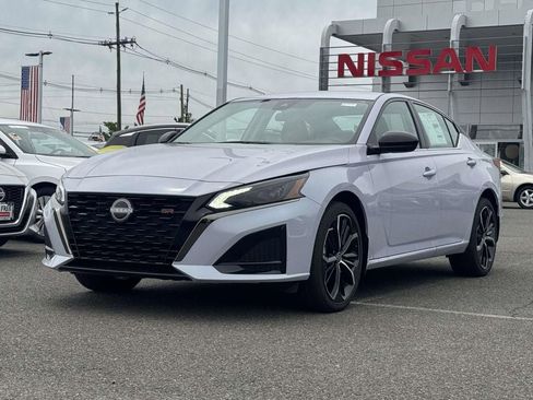 New 2025 Nissan Altima 2.5 SR AWD/4WD image 2