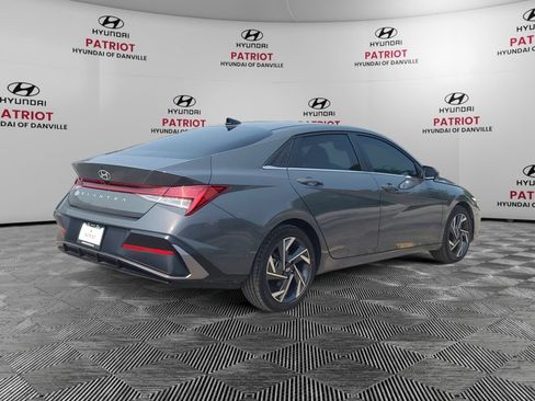 Used 2024 Hyundai Elantra SEL w/ Convenience Package FWD image 3