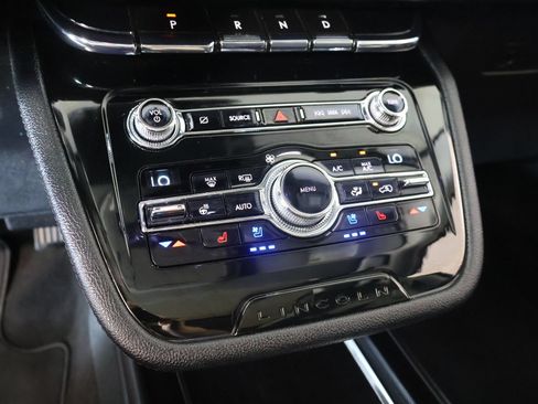 Used 2020 Lincoln Corsair FWD w/ Premium Package image 8