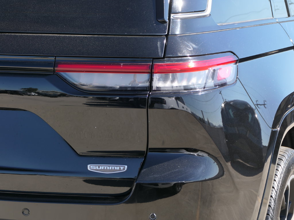 Used 2025 Jeep Grand Cherokee Summit AWD/4WD image 4