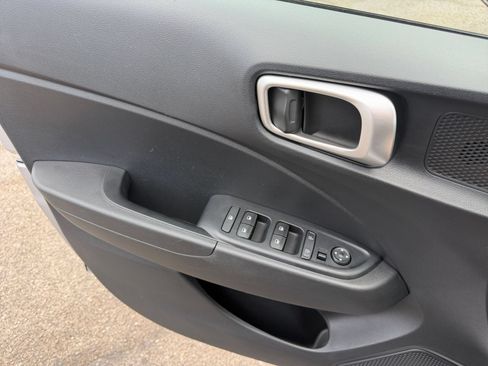 Used 2026 Hyundai Venue SEL FWD image 18