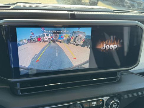 Certified 2025 Jeep Wrangler Unlimited Sahara w/ Safety Group AWD/4WD image 21