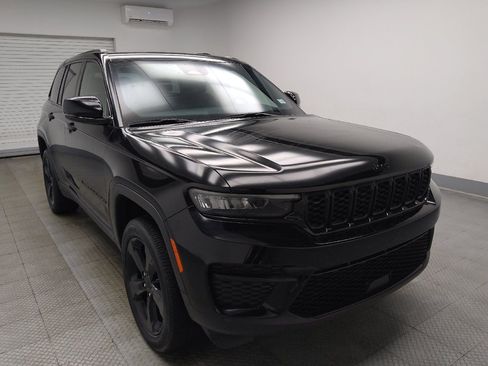 Used 2023 Jeep Grand Cherokee Altitude AWD/4WD image 13
