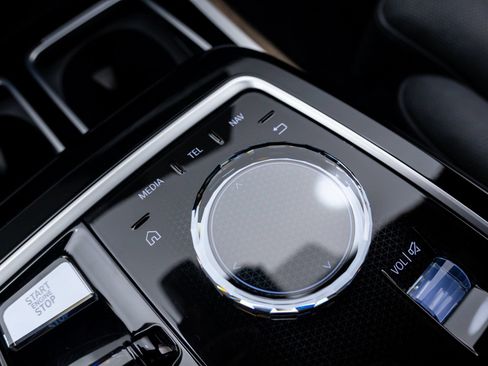 Certified 2023 BMW 760i xDrive AWD/4WD image 30