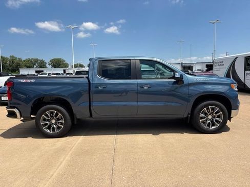 Used 2024 Chevrolet Silverado 1500 LT AWD/4WD image 2