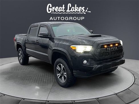 Used 2017 Toyota Tacoma TRD Sport image 7