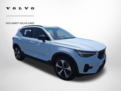 Used 2026 Volvo XC40 B5 Plus AWD/4WD image 2