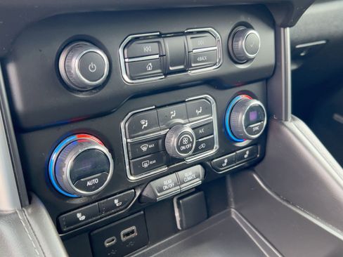 Used 2023 Chevrolet Suburban Z71 w/ Max Trailering Package image 18