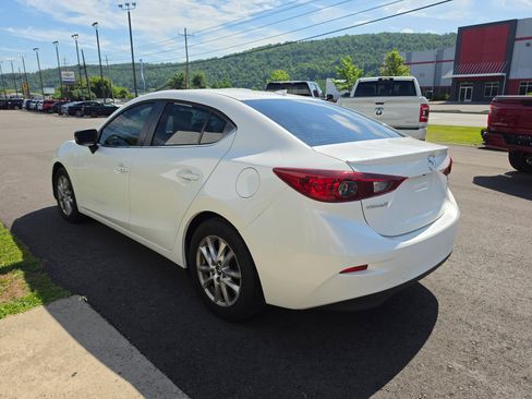 Used 2015 MAZDA MAZDA3 i Touring w/ Technology Package FWD image 6