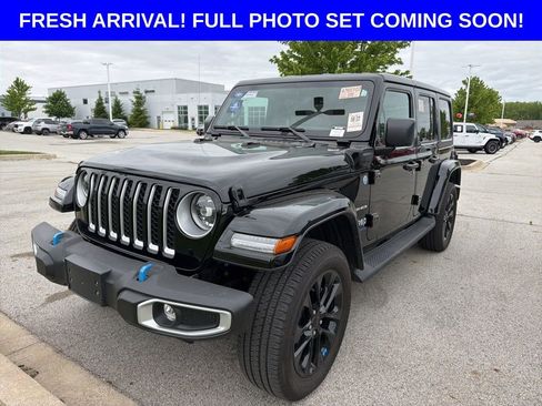 Used 2023 Jeep Wrangler Unlimited Sahara w/ Dual Top Group AWD/4WD image 1