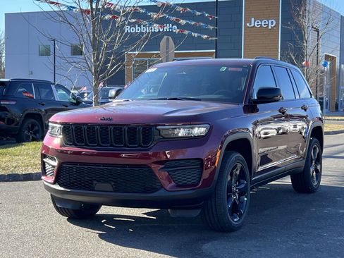 New 2025 Jeep Grand Cherokee Altitude image 2