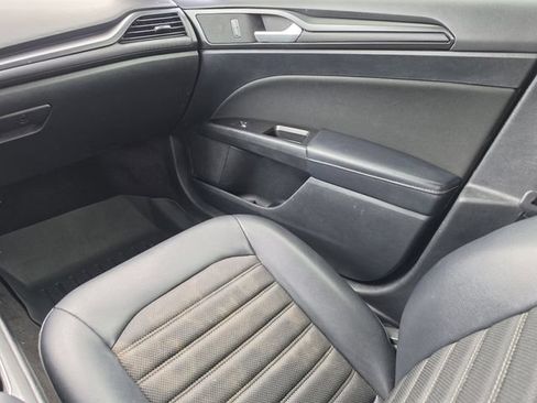 Used 2018 Ford Fusion SE w/ Equipment Group 201A FWD image 18
