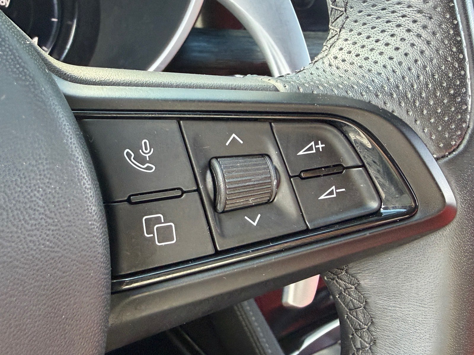 Used 2024 Alfa Romeo Stelvio Sprint RWD image 30