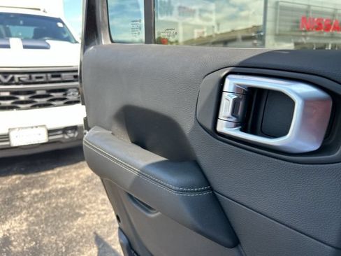 Used 2020 Jeep Wrangler Unlimited Sahara AWD/4WD image 25