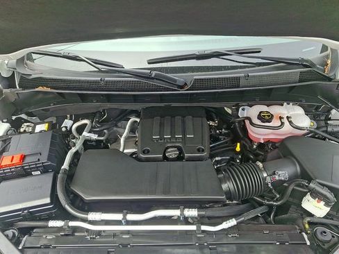 Used 2025 Chevrolet Silverado 1500 Custom image 32