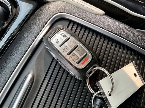 Used 2022 Chrysler Pacifica Limited image 13