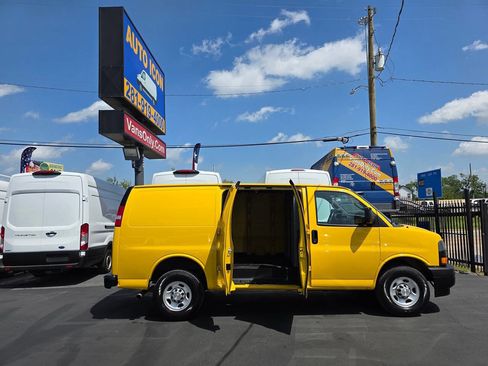 Used 2022 Chevrolet Express 2500 2500 3dr Cargo Van image 5