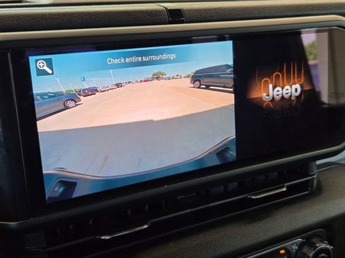 Used 2024 Jeep Gladiator Sport AWD/4WD image 31