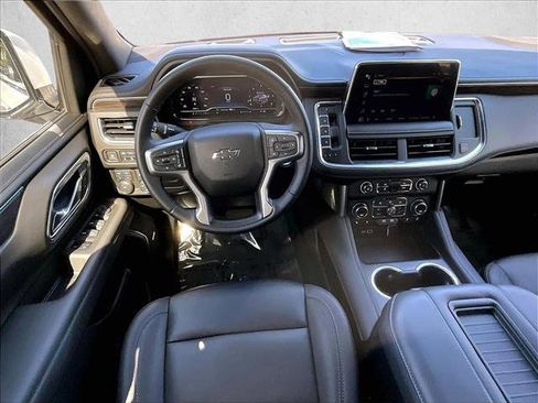Used 2024 Chevrolet Suburban Z71 w/ Luxury Package AWD/4WD image 7