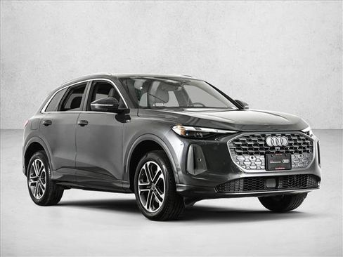 Certified 2025 Audi Q5 Premium w/ Convenience Package AWD/4WD image 3