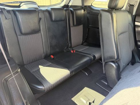 Used 2019 Toyota Highlander Plus AWD/4WD image 5