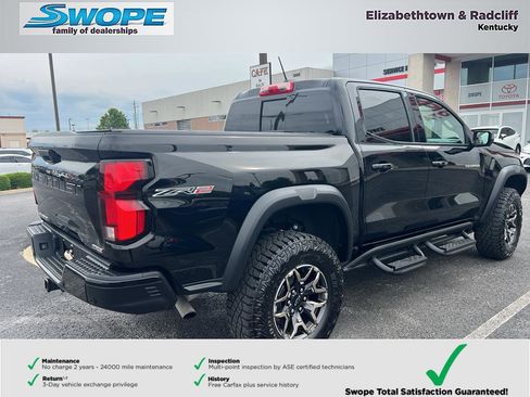 Used 2025 Chevrolet Colorado ZR2 w/ Technology Package AWD/4WD image 3