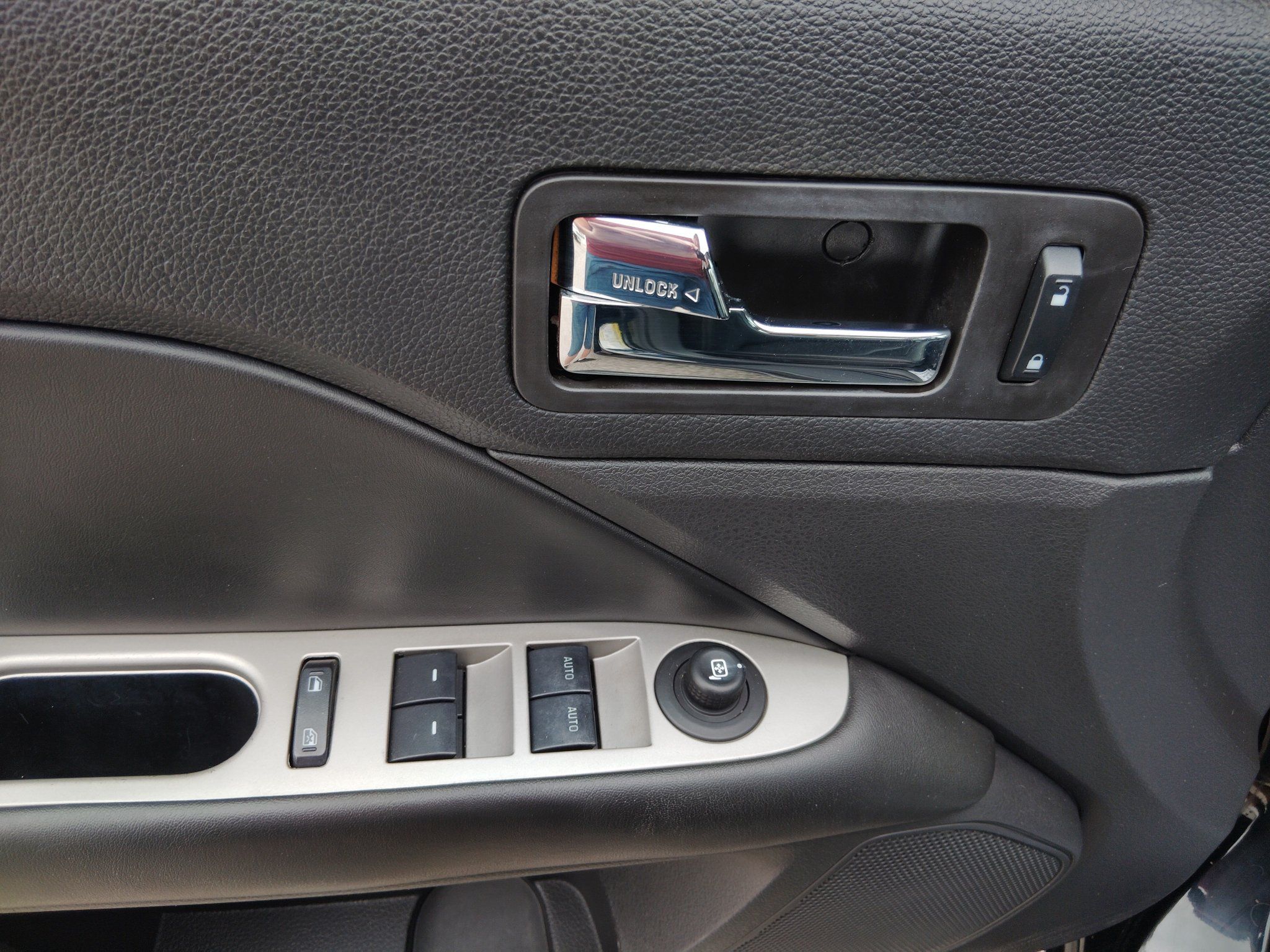 Used 2012 Ford Fusion SEL FWD image 12