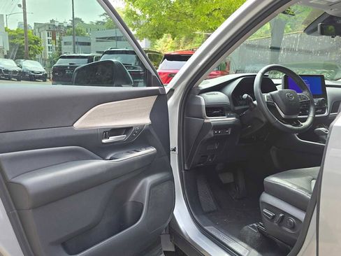 Used 2024 Toyota Grand Highlander AWD image 21