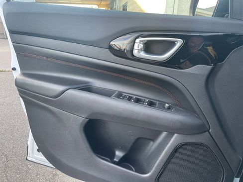 Used 2025 Jeep Compass Trailhawk image 18