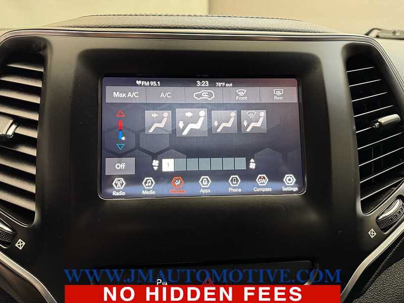 Used 2020 Jeep Cherokee Latitude Plus AWD/4WD image 23