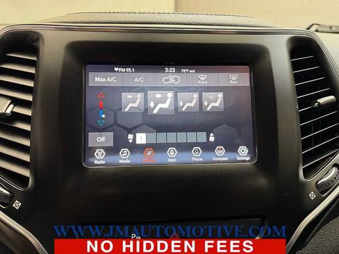 Used 2020 Jeep Cherokee Latitude Plus AWD/4WD image 23
