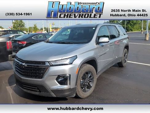 Used 2023 Chevrolet Traverse LT FWD image 1