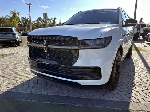 Used 2025 Lincoln Navigator Reserve w/ Jet Appearance Package image 8