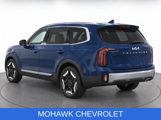 Used 2024 Kia Telluride EX w/ EX Captain's Chair Package FWD image 4
