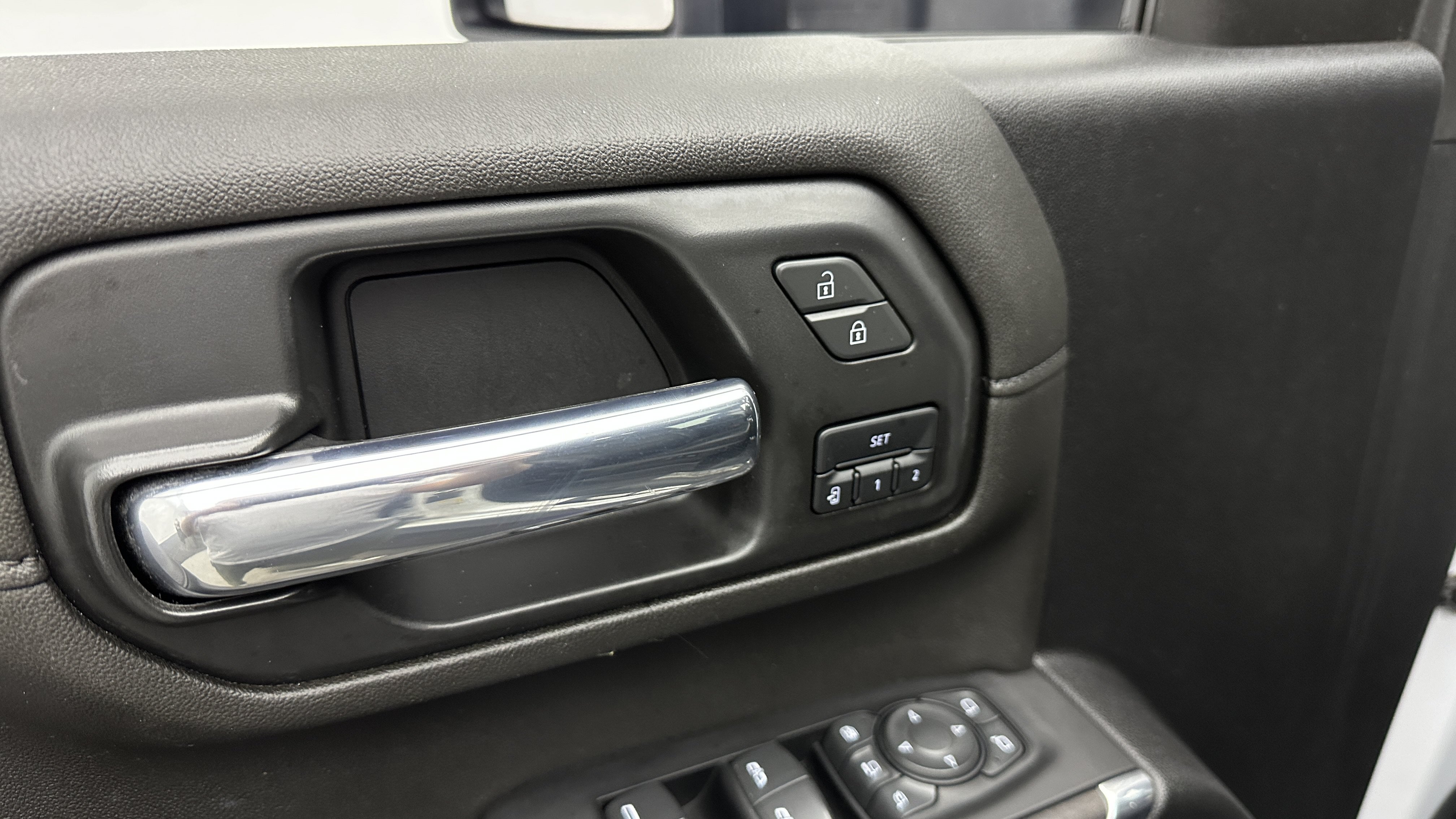 Used 2022 GMC Sierra 3500 Denali w/ Denali Ultimate Package AWD/4WD image 14