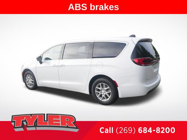 New 2027 Chrysler Pacifica Select FWD image 5