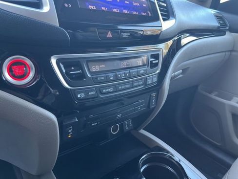 Used 2018 Honda Pilot Touring image 24