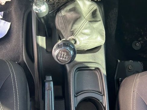 Used 2015 Jeep Wrangler Unlimited Rubicon w/ Connectivity Group image 23