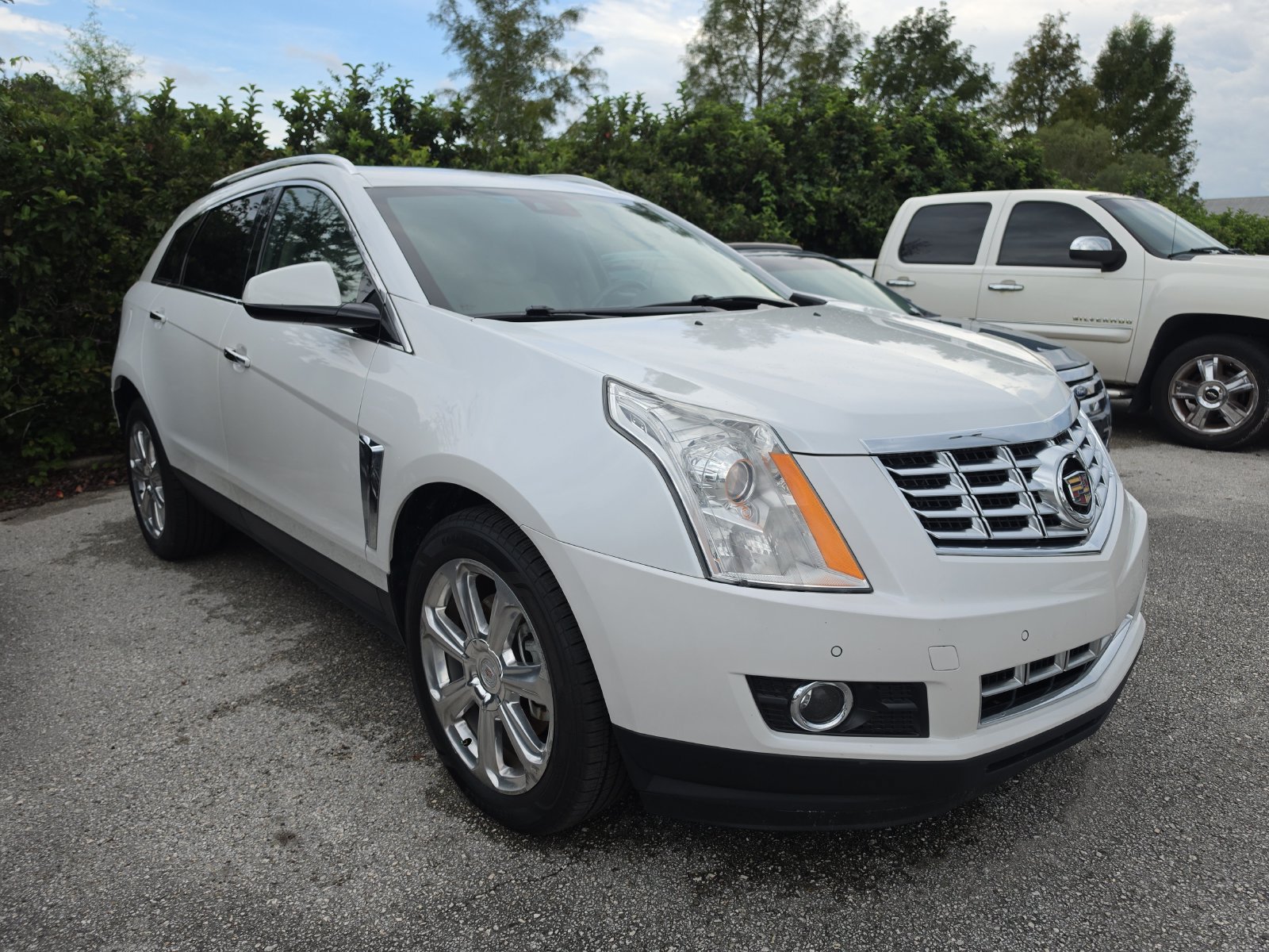 Used 2015 Cadillac SRX Premium FWD image 1