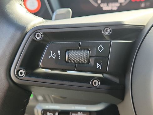 Used 2025 Porsche Cayenne S image 19