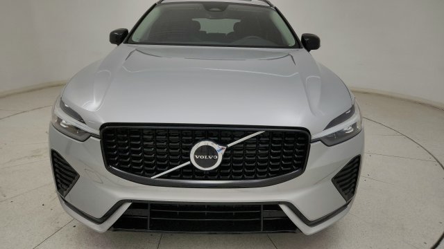 Used 2025 Volvo XC60 B5 Core AWD/4WD image 25