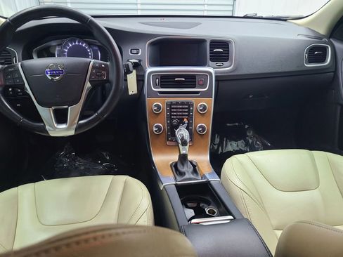 Used 2016 Volvo S60 T5 Premier image 2